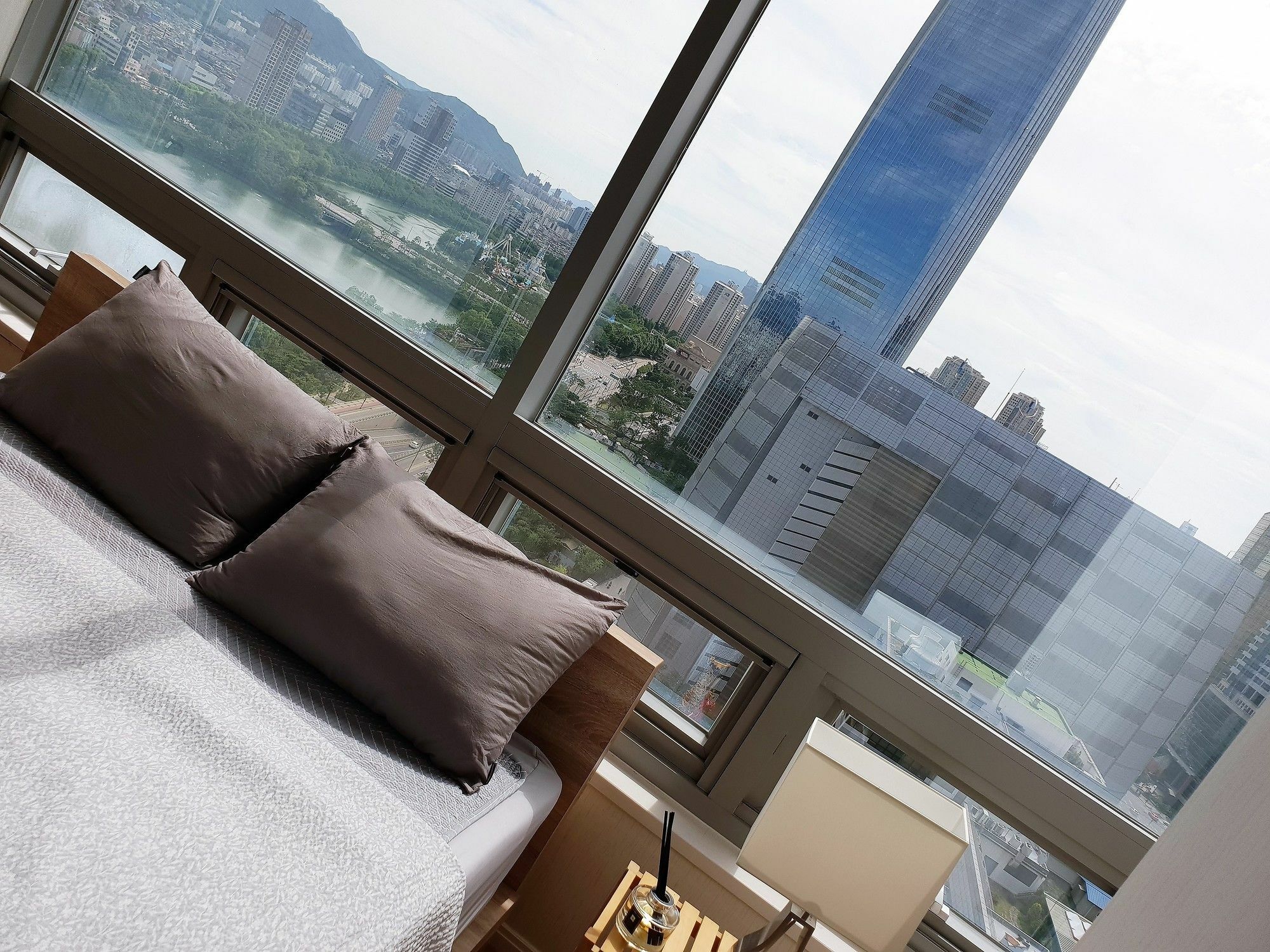 View And Location In Jamsil Apartment *